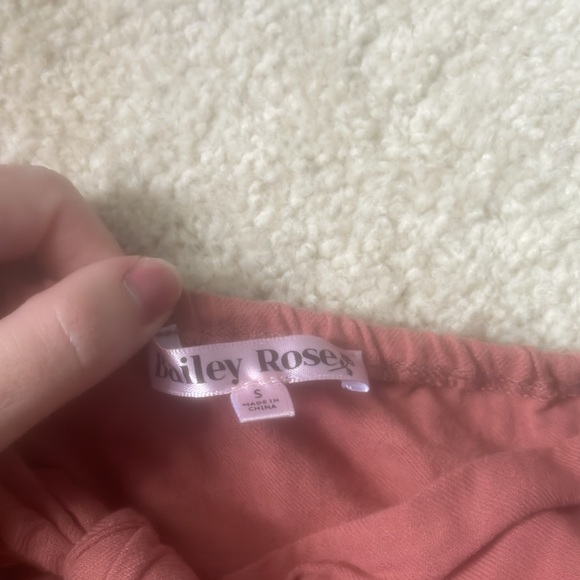 pink ruffled keyhole dress - Picture 4 of 5